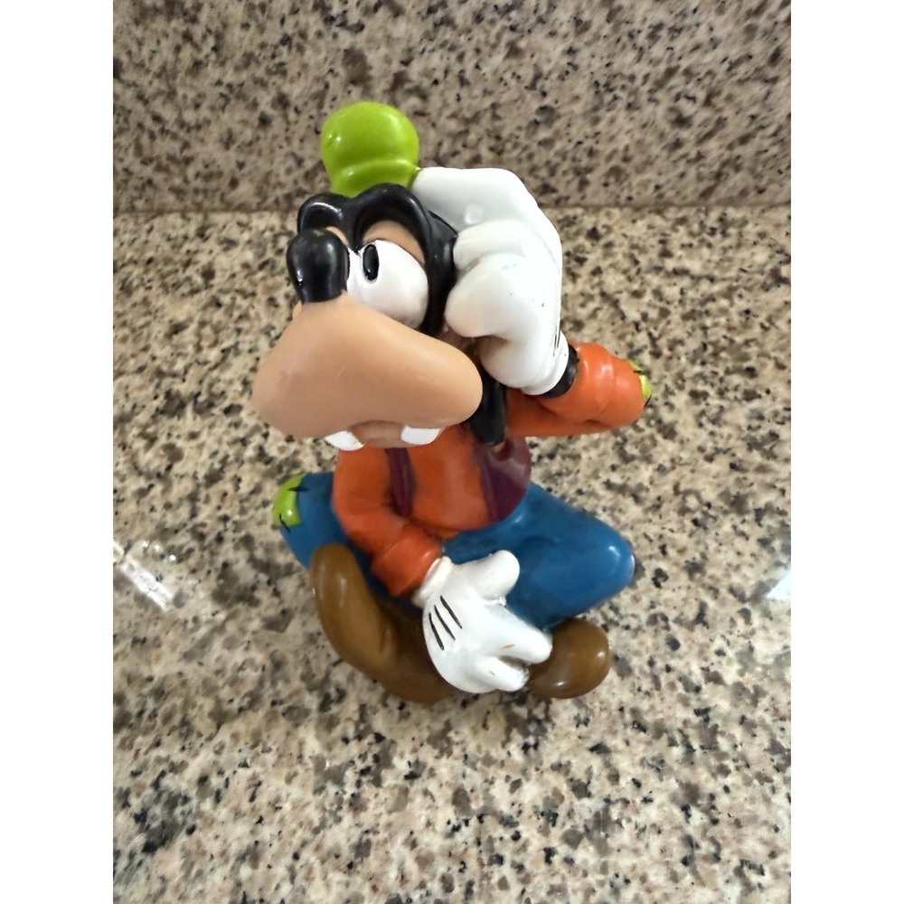 Vintage Disney Goofy Sitting Crossed Legged Figure 5 1/2" tall